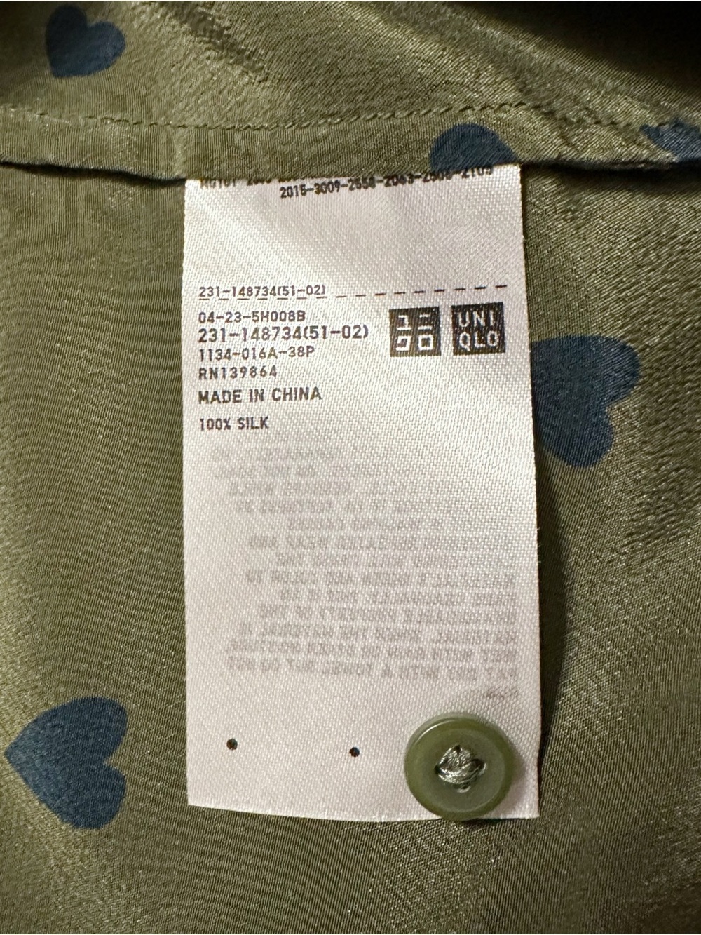 Uniqlo Silk Hearts Green Long Sleeve Button Down Shirt Size Xsmall - Picture 7 of 7